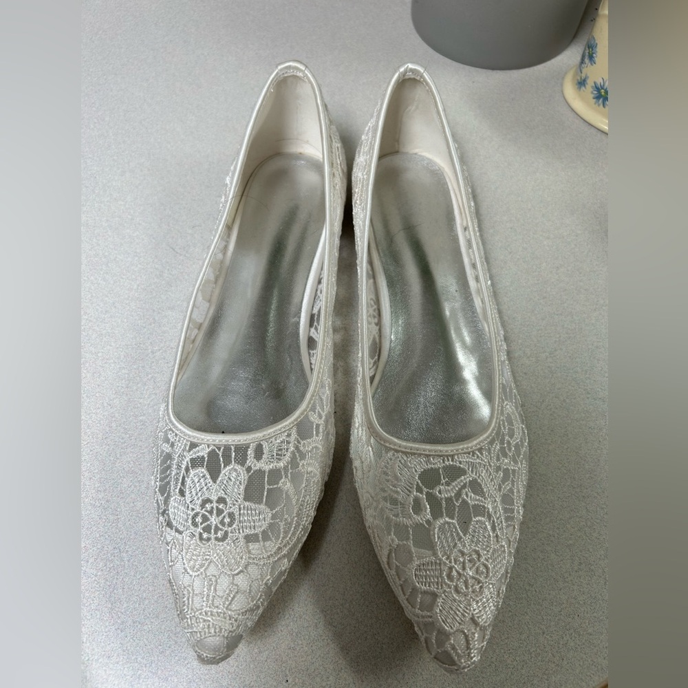 Elegant White Lace Women's Shoes